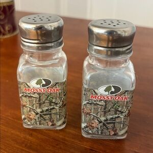 Mossy oak salt and Pepper shakers